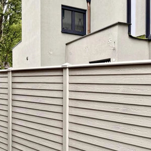 Beidseitige Betonzaunplatte Motiv Holzoptik naturgrau – Sichtschutzzaun aus Beton