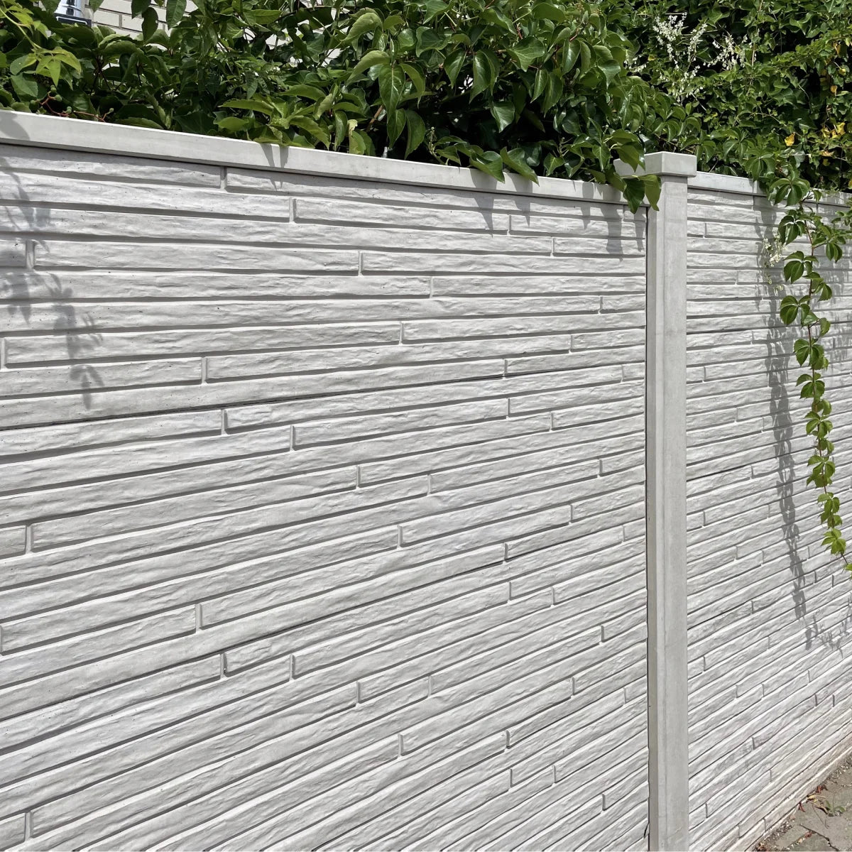 Beidseitige Betonzaunplatte Motiv Mikado naturgrau – Sichtschutzzaun aus Beton