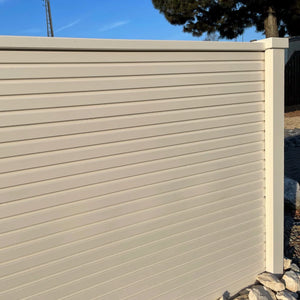 Beidseitige Betonzaunplatte Motiv Lamella naturgrau – Sichtschutzzaun aus Beton