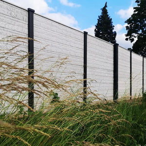 Beidseitige Betonzaunplatte Motiv Fels naturgrau – Sichtschutzzaun aus Beton