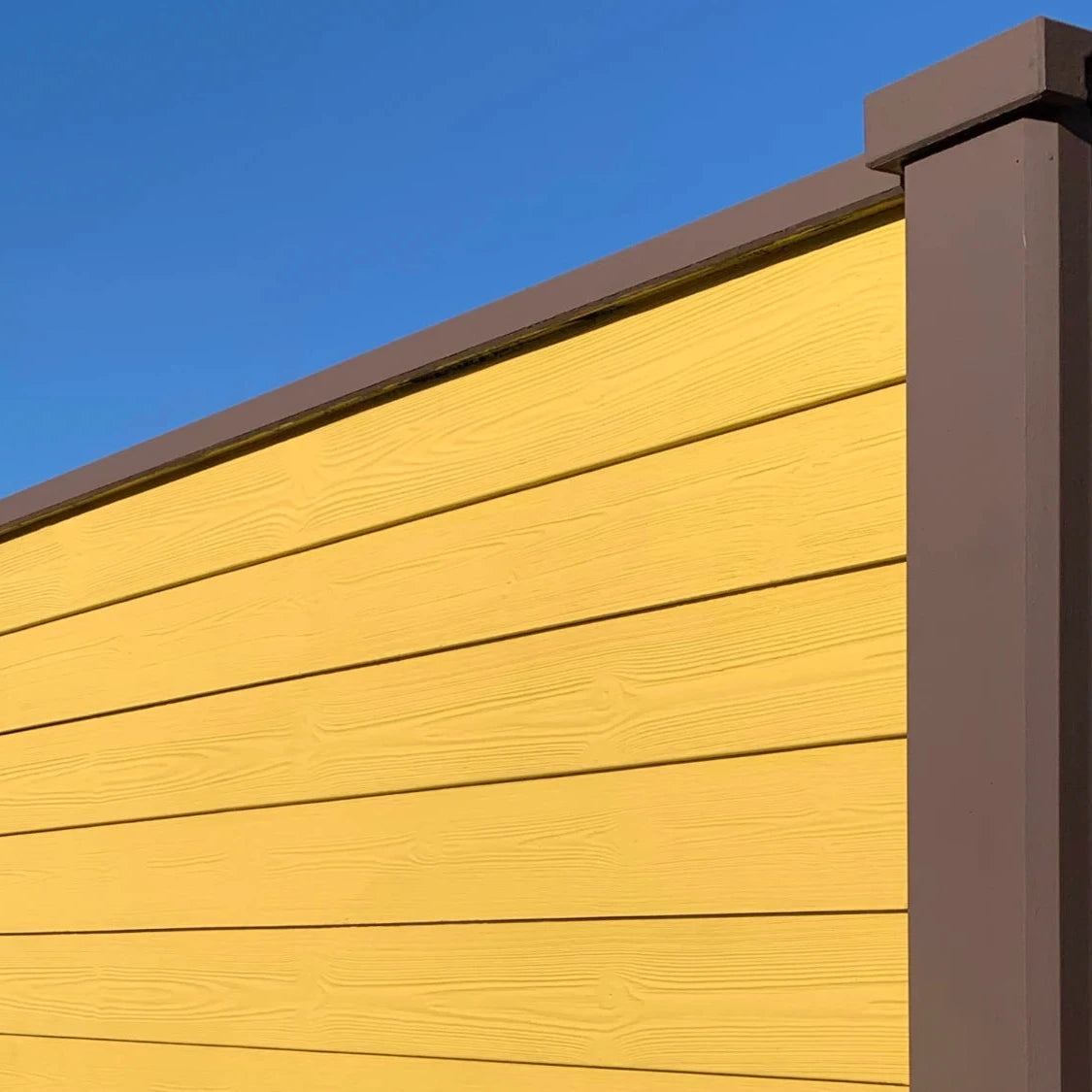 Beidseitige Betonzaunplatte Motiv Holzoptik Brillux Farbe – Sichtschutzzaun aus Beton