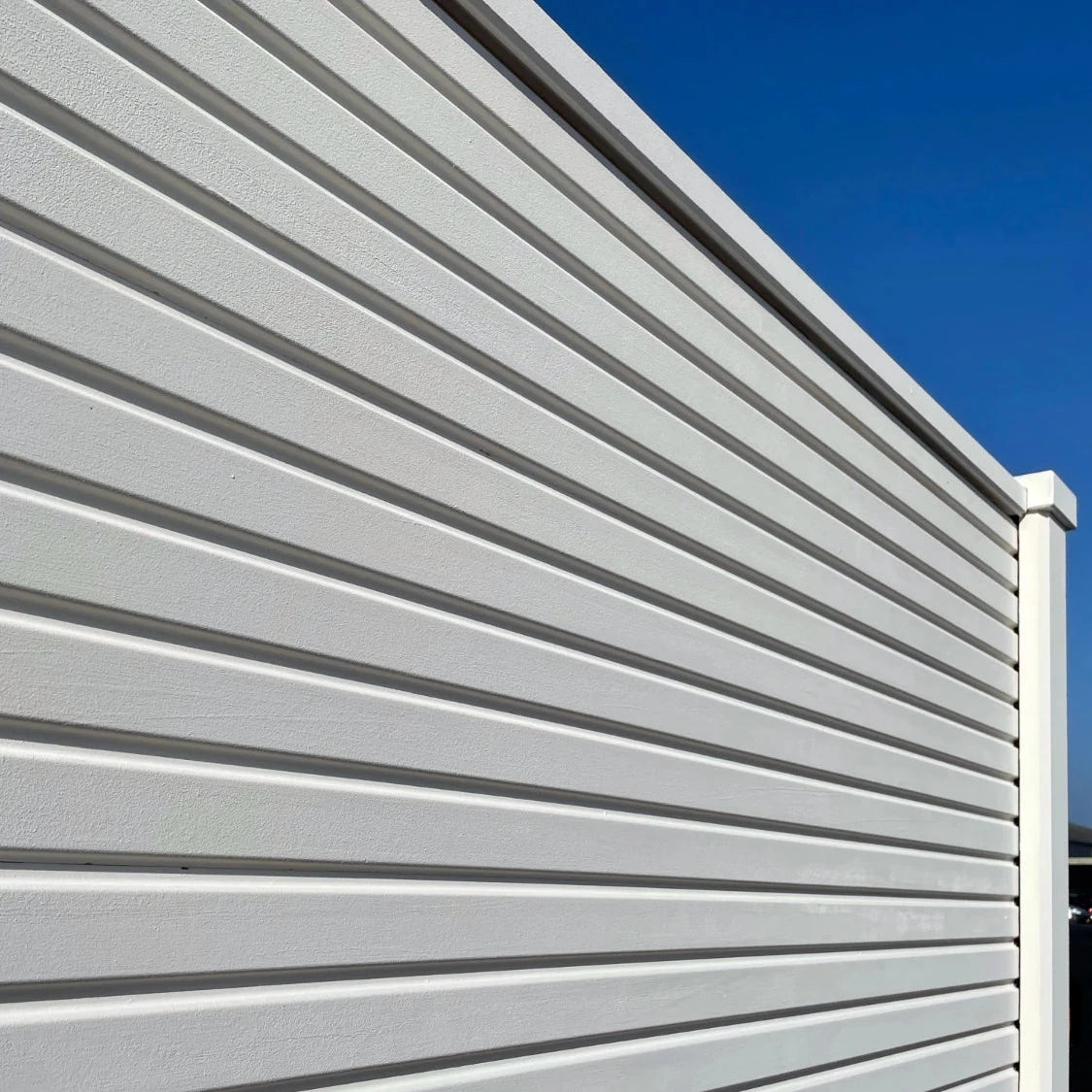 Beidseitige Betonzaunplatte Motiv Lamella naturgrau – Sichtschutzzaun aus Beton