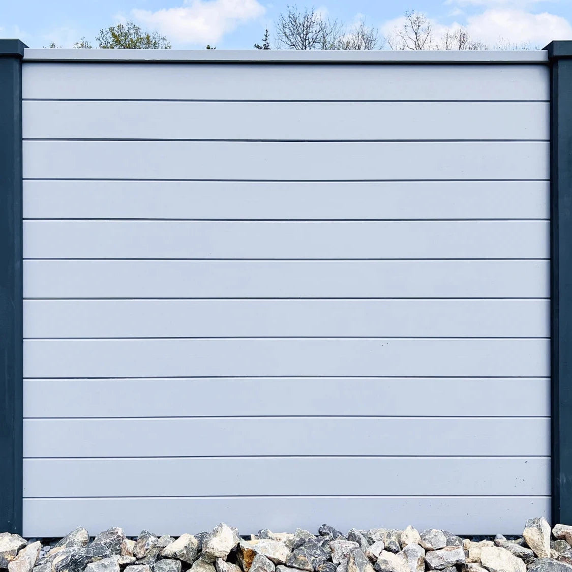 Beidseitige Betonzaunplatte Motiv Modern naturgrau – Sichtschutzzaun aus Beton