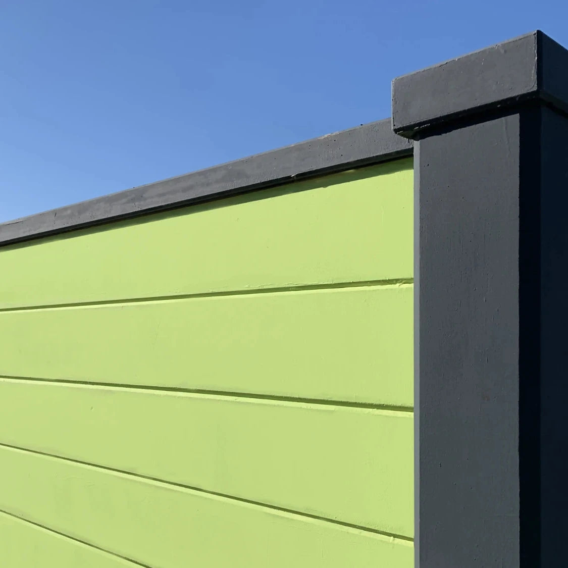 Beidseitige Betonzaunplatte Motiv Modern Brillux Farbe – Sichtschutzzaun aus Beton