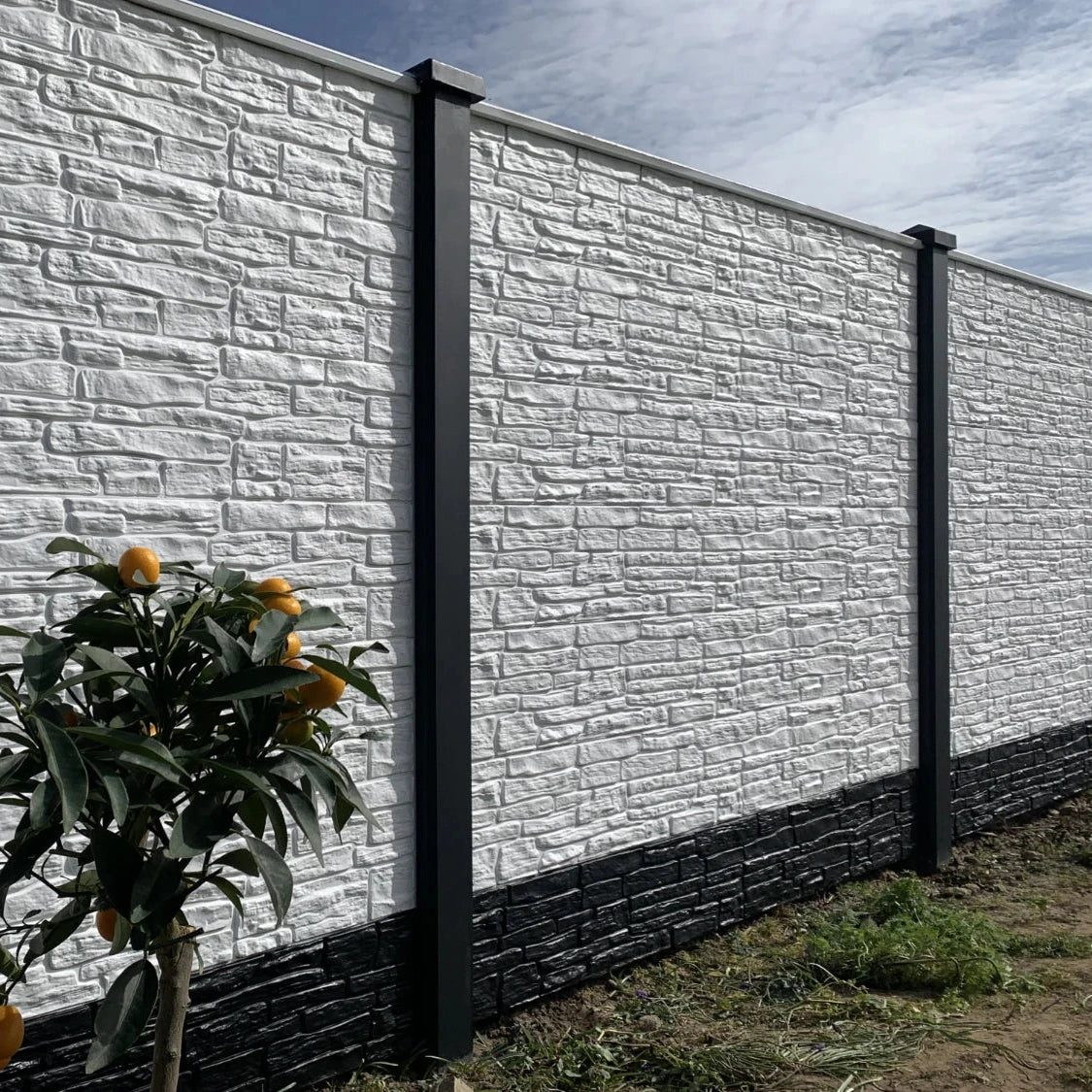 Beidseitige Betonzaunplatte Motiv Nostalgie naturgrau – Sichtschutzzaun aus Beton