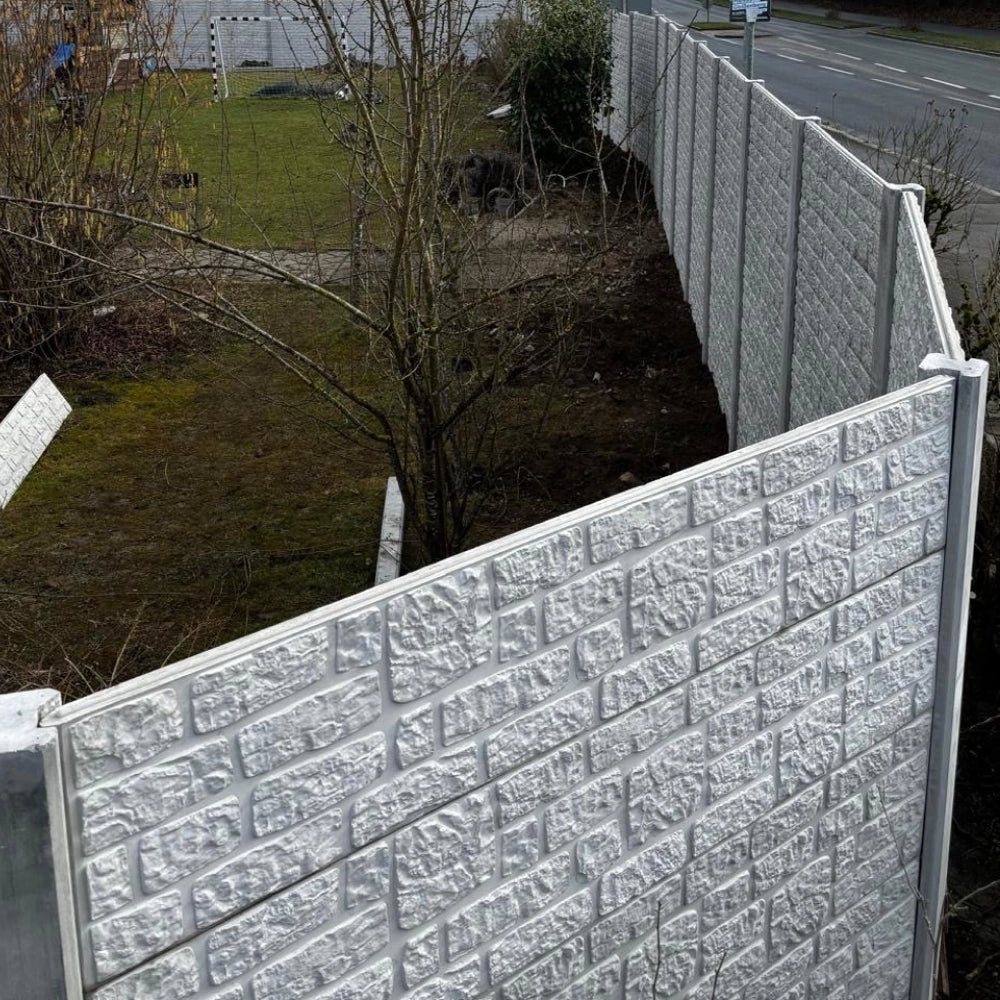 Beidseitige Betonzaunplatte Motiv Romania naturgrau – Sichtschutzzaun aus Beton
