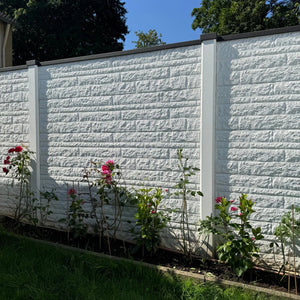 Beidseitige Betonzaunplatte Motiv Fels naturgrau – Sichtschutzzaun aus Beton