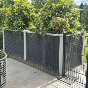 Beidseitige Betonzaunplatte Motiv Lamella anthrazit – Sichtschutzzaun aus Beton