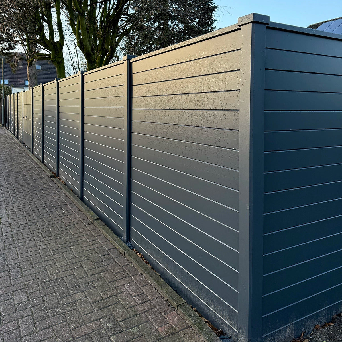 Beidseitige Betonzaunplatte Motiv Modern anthrazit – Sichtschutzzaun aus Beton