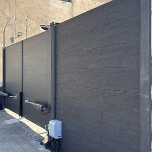 Beidseitige Betonzaunplatte Motiv Schiefer anthrazit – Sichtschutzzaun aus Beton mit Tor