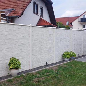 Beidseitige Betonzaunplatte Motiv Schiefer naturgrau – Sichtschutzzaun aus Beton