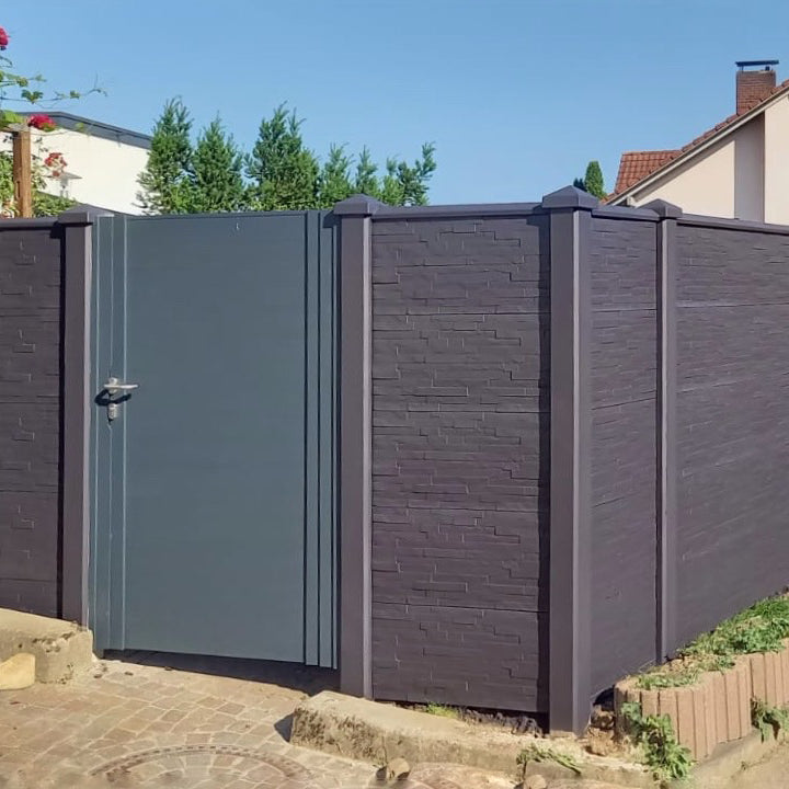 Beidseitige Betonzaunplatte Motiv Schiefer anthrazit – Sichtschutzzaun aus Beton mit Tor