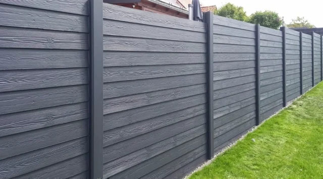 Achtung! Frisch gestrichen mit tec-up 22, der höchstwetterbeständigen Reinacrylat Farbe von @brillux 🖌️ #Holzoptik

______________
⠀
Bestellen Sie über unsere Website oder rufen Sie uns an oder schicken Sie uns eine Nachricht, um die Einzelheiten zu erfahren!

🌐 betonzaun.de
📞 02855 - 9389673
📧 office@betonzaun.de

#betonzaun #zaunfarbe #farbe #garten #gartendesign #diy #zaun #zaunbau #grün #nature #selbstgemacht #onlineshop